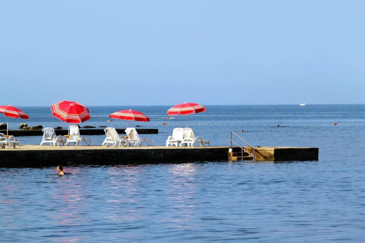 Apartments With A Parking Space Umag - 7110 Exterior foto
