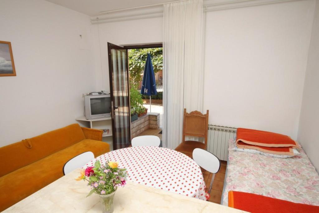 Apartments With A Parking Space Umag - 7110 Exterior foto